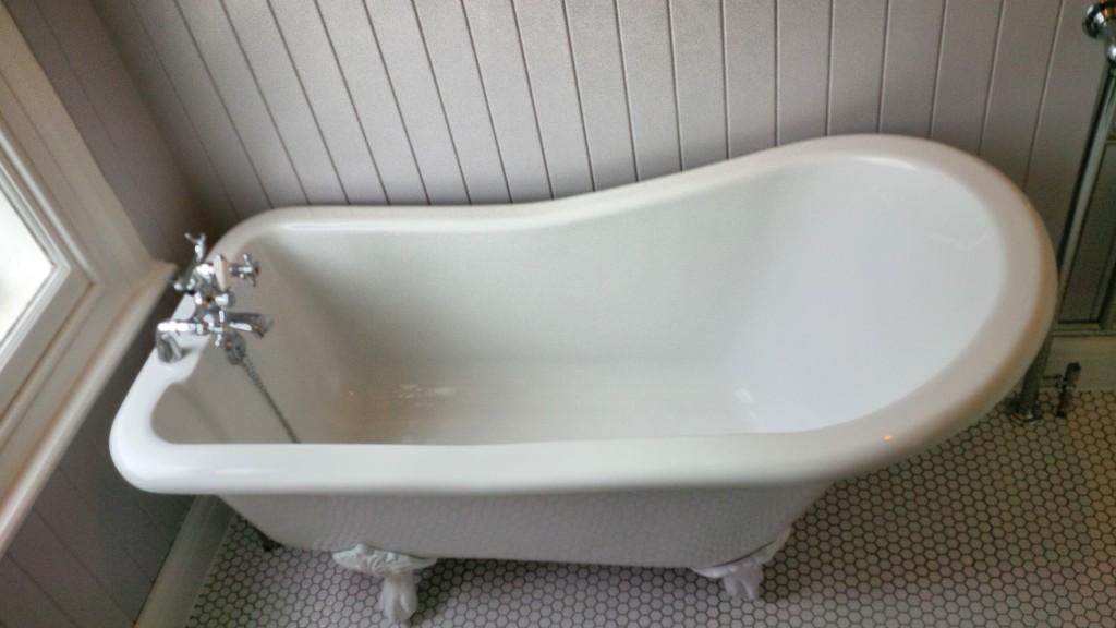 Small roll top slipper bath | Richmond Bathrooms